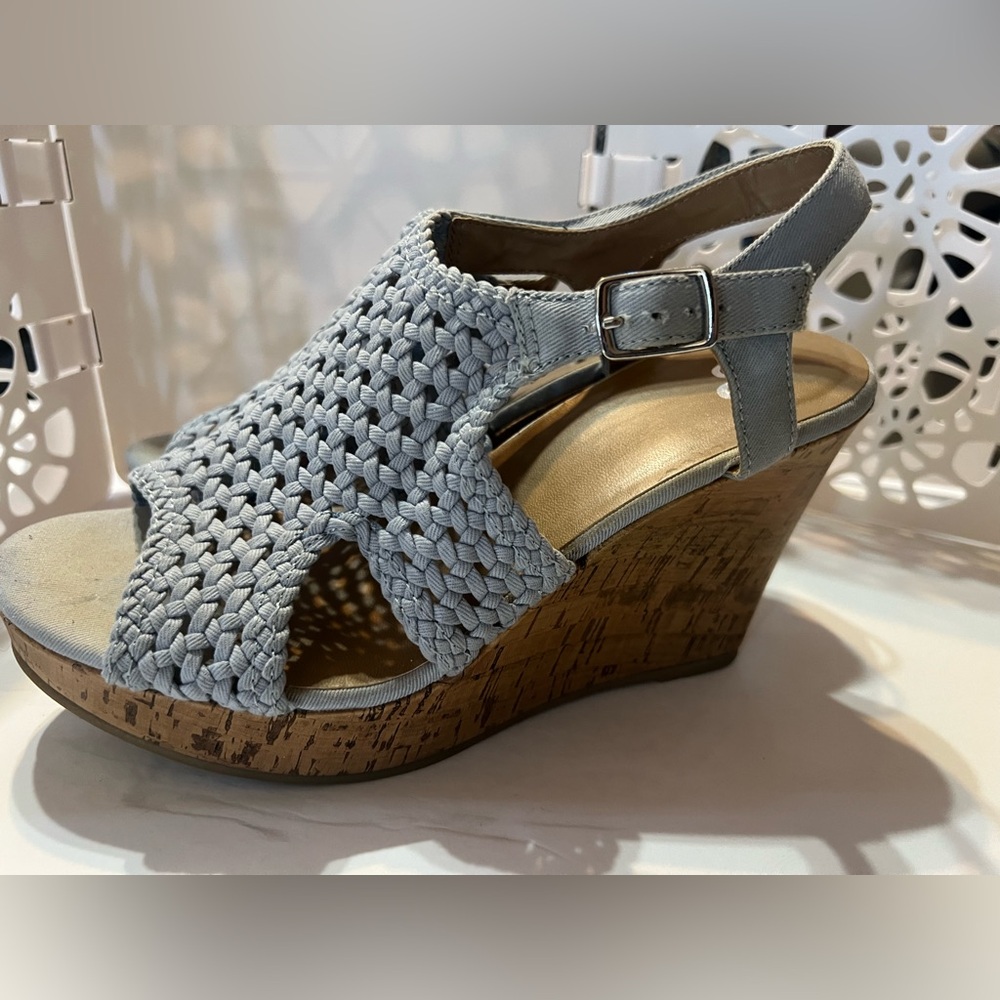 SO light blue NATURAL WEDGE SANDALS Sz 8.5 small nick on the heels see photos.